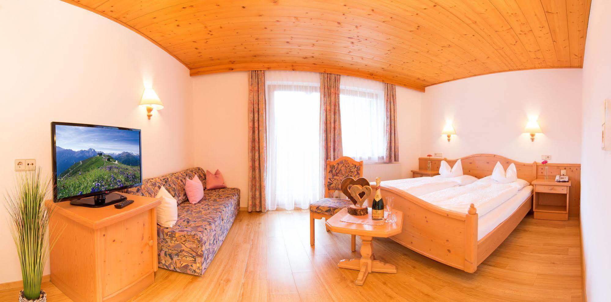 Hotel Christoph Neustift im Stubaital Exterior photo